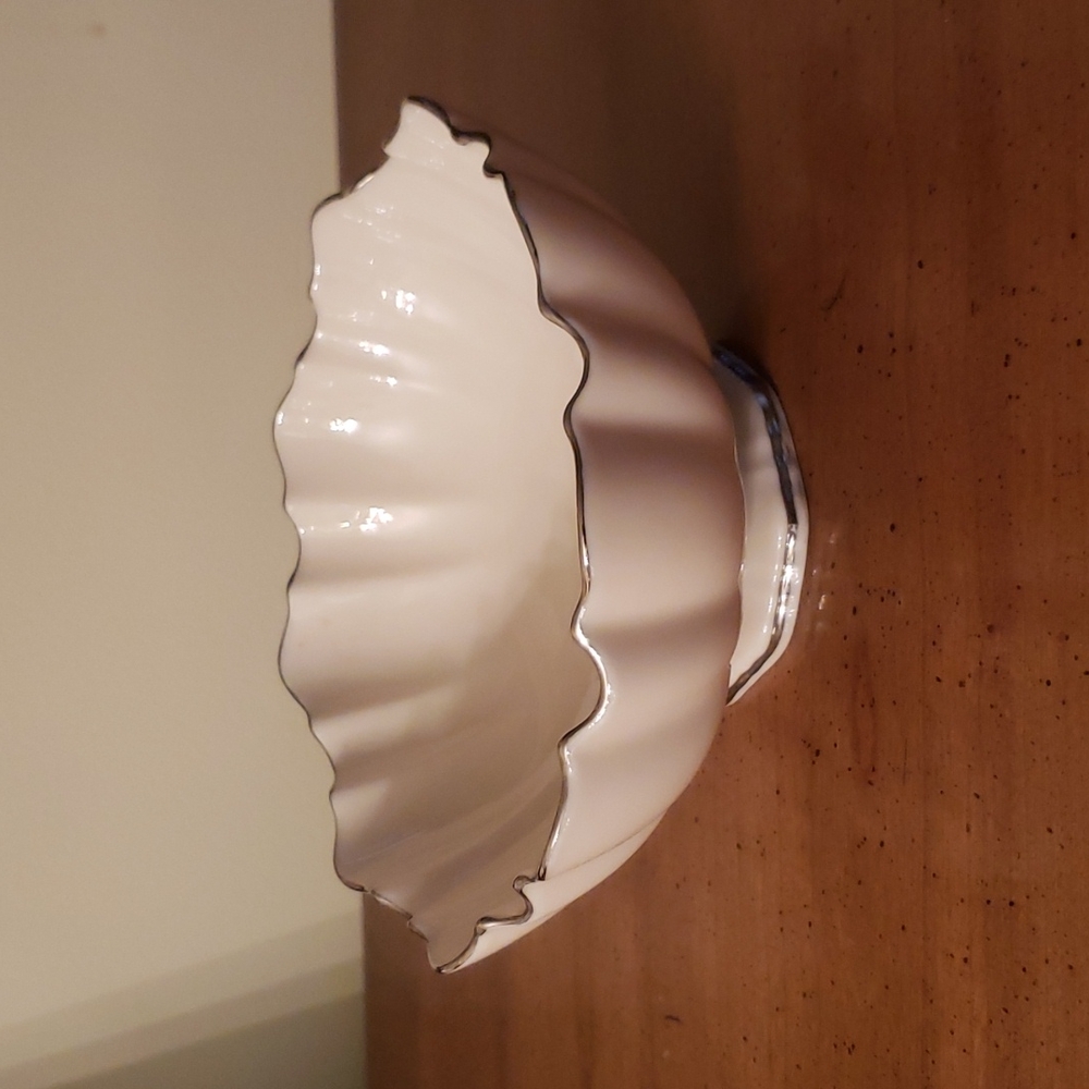 Lenox China fluted bowl platinum edged EUC